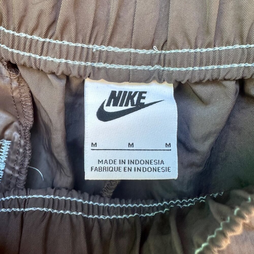 Nike Woman’s Running Gray With Pockets NWOT Shorts Size M - Picture 7 of 13
